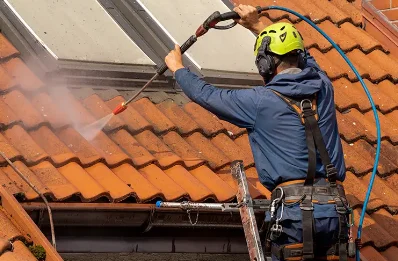 Démoussage et hydrofuge de toiture à Tuffalun
