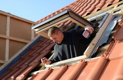 Pose de fenêtres de toit Velux à Tuffalun
